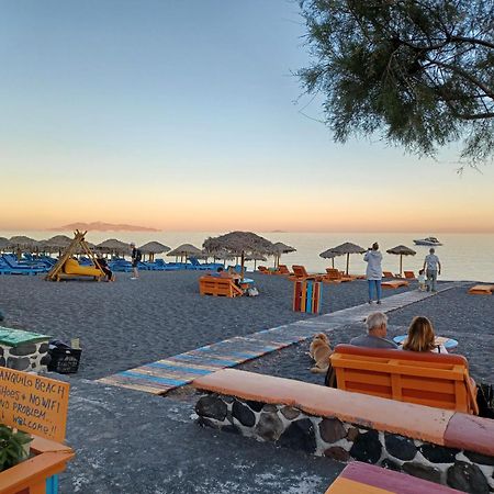 Located By The Sea One Beachfront Private Captain Lazaros Pool Villa With Loft In 750Sqm Spacious Private Plot-Jacuzzi-Sunrelax-Furnished Terace-Gazebo-Private Parking,Sleep 3 Adults And 2 Children, Just Steps From The Black Beach-Seaview 佩里萨 外观 照片