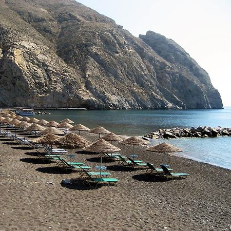 Located By The Sea One Beachfront Private Captain Lazaros Pool Villa With Loft In 750Sqm Spacious Private Plot-Jacuzzi-Sunrelax-Furnished Terace-Gazebo-Private Parking,Sleep 3 Adults And 2 Children, Just Steps From The Black Beach-Seaview 佩里萨 外观 照片