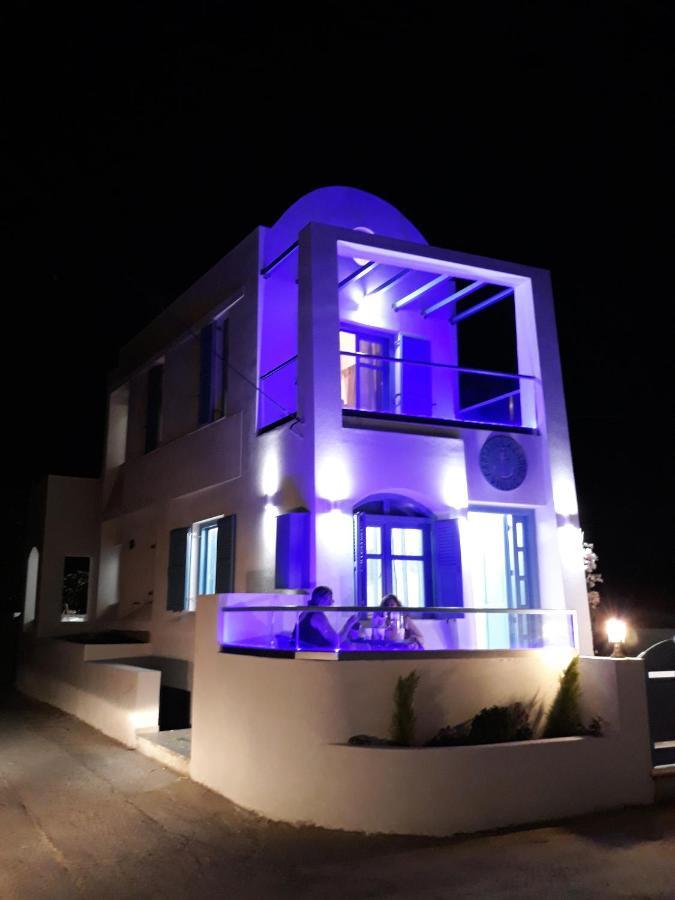 Located By The Sea One Beachfront Private Captain Lazaros Pool Villa With Loft In 750Sqm Spacious Private Plot-Jacuzzi-Sunrelax-Furnished Terace-Gazebo-Private Parking,Sleep 3 Adults And 2 Children, Just Steps From The Black Beach-Seaview 佩里萨 外观 照片