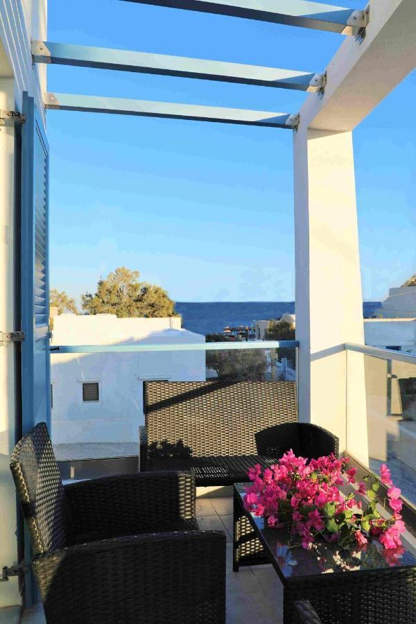 Located By The Sea One Beachfront Private Captain Lazaros Pool Villa With Loft In 750Sqm Spacious Private Plot-Jacuzzi-Sunrelax-Furnished Terace-Gazebo-Private Parking,Sleep 3 Adults And 2 Children, Just Steps From The Black Beach-Seaview 佩里萨 外观 照片