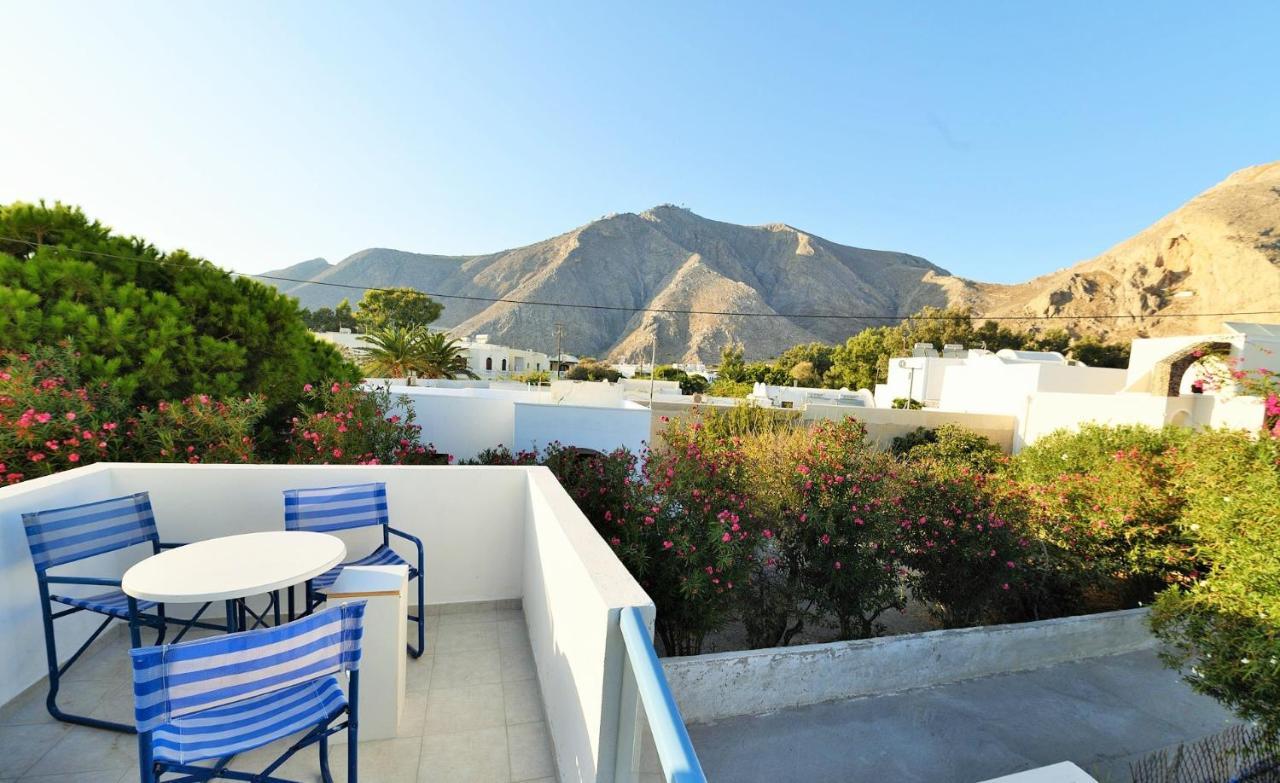 Located By The Sea One Beachfront Private Captain Lazaros Pool Villa With Loft In 750Sqm Spacious Private Plot-Jacuzzi-Sunrelax-Furnished Terace-Gazebo-Private Parking,Sleep 3 Adults And 2 Children, Just Steps From The Black Beach-Seaview 佩里萨 外观 照片