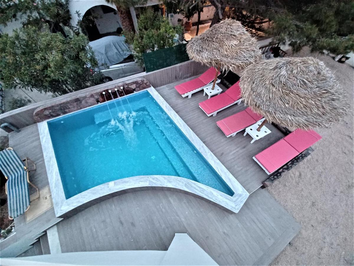 Located By The Sea One Beachfront Private Captain Lazaros Pool Villa With Loft In 750Sqm Spacious Private Plot-Jacuzzi-Sunrelax-Furnished Terace-Gazebo-Private Parking,Sleep 3 Adults And 2 Children, Just Steps From The Black Beach-Seaview 佩里萨 外观 照片