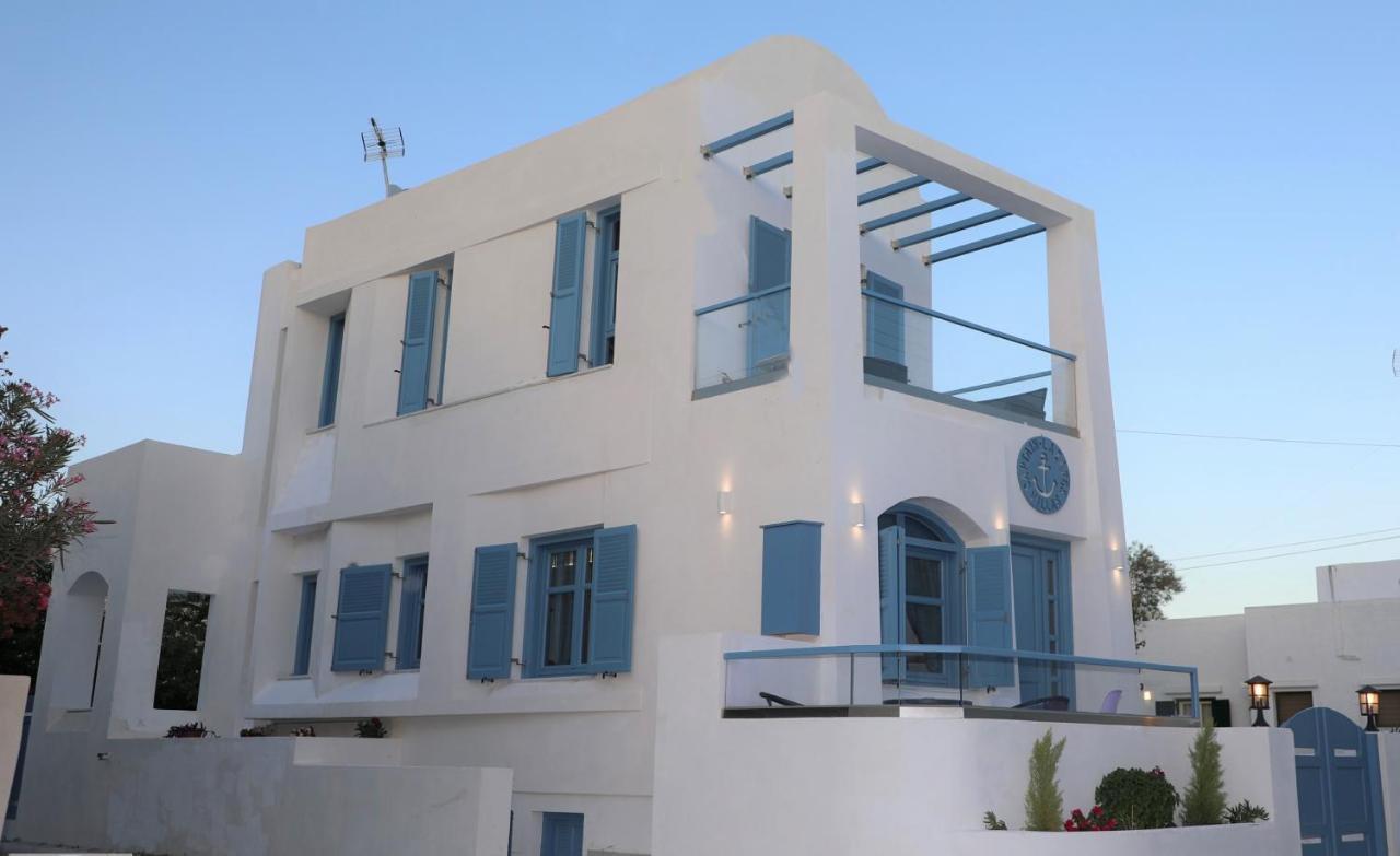 Located By The Sea One Beachfront Private Captain Lazaros Pool Villa With Loft In 750Sqm Spacious Private Plot-Jacuzzi-Sunrelax-Furnished Terace-Gazebo-Private Parking,Sleep 3 Adults And 2 Children, Just Steps From The Black Beach-Seaview 佩里萨 外观 照片