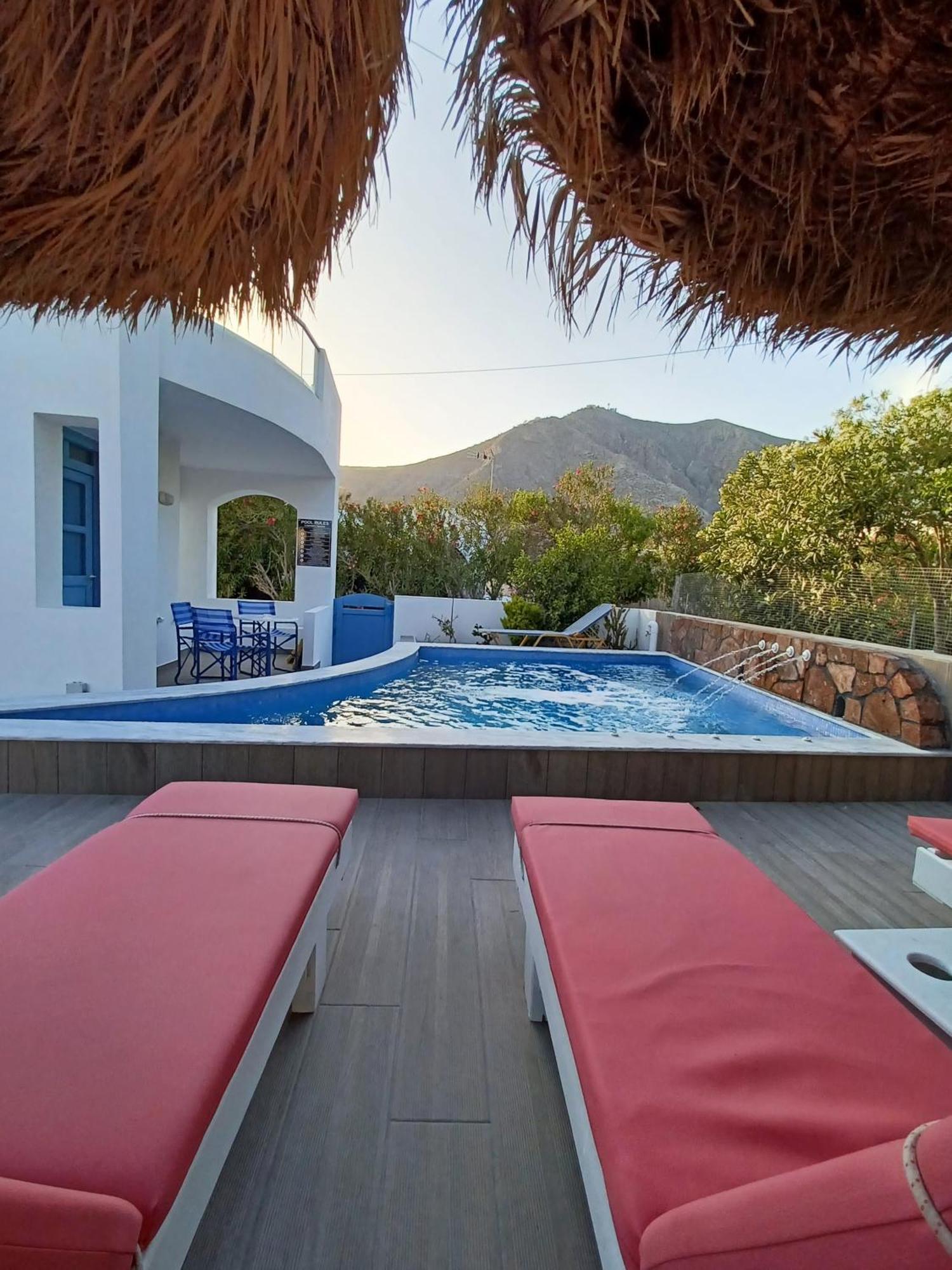 Located By The Sea One Beachfront Private Captain Lazaros Pool Villa With Loft In 750Sqm Spacious Private Plot-Jacuzzi-Sunrelax-Furnished Terace-Gazebo-Private Parking,Sleep 3 Adults And 2 Children, Just Steps From The Black Beach-Seaview 佩里萨 外观 照片