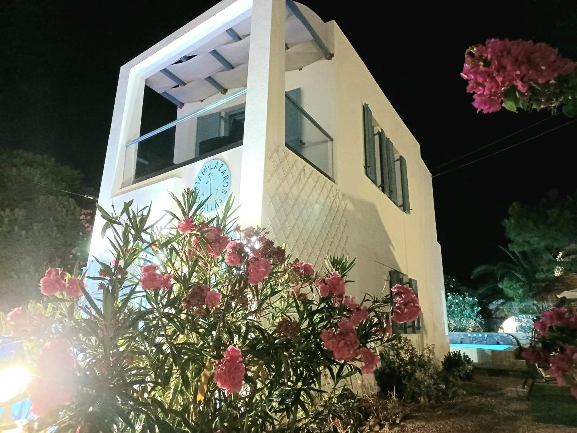 Located By The Sea One Beachfront Private Captain Lazaros Pool Villa With Loft In 750Sqm Spacious Private Plot-Jacuzzi-Sunrelax-Furnished Terace-Gazebo-Private Parking,Sleep 3 Adults And 2 Children, Just Steps From The Black Beach-Seaview 佩里萨 外观 照片