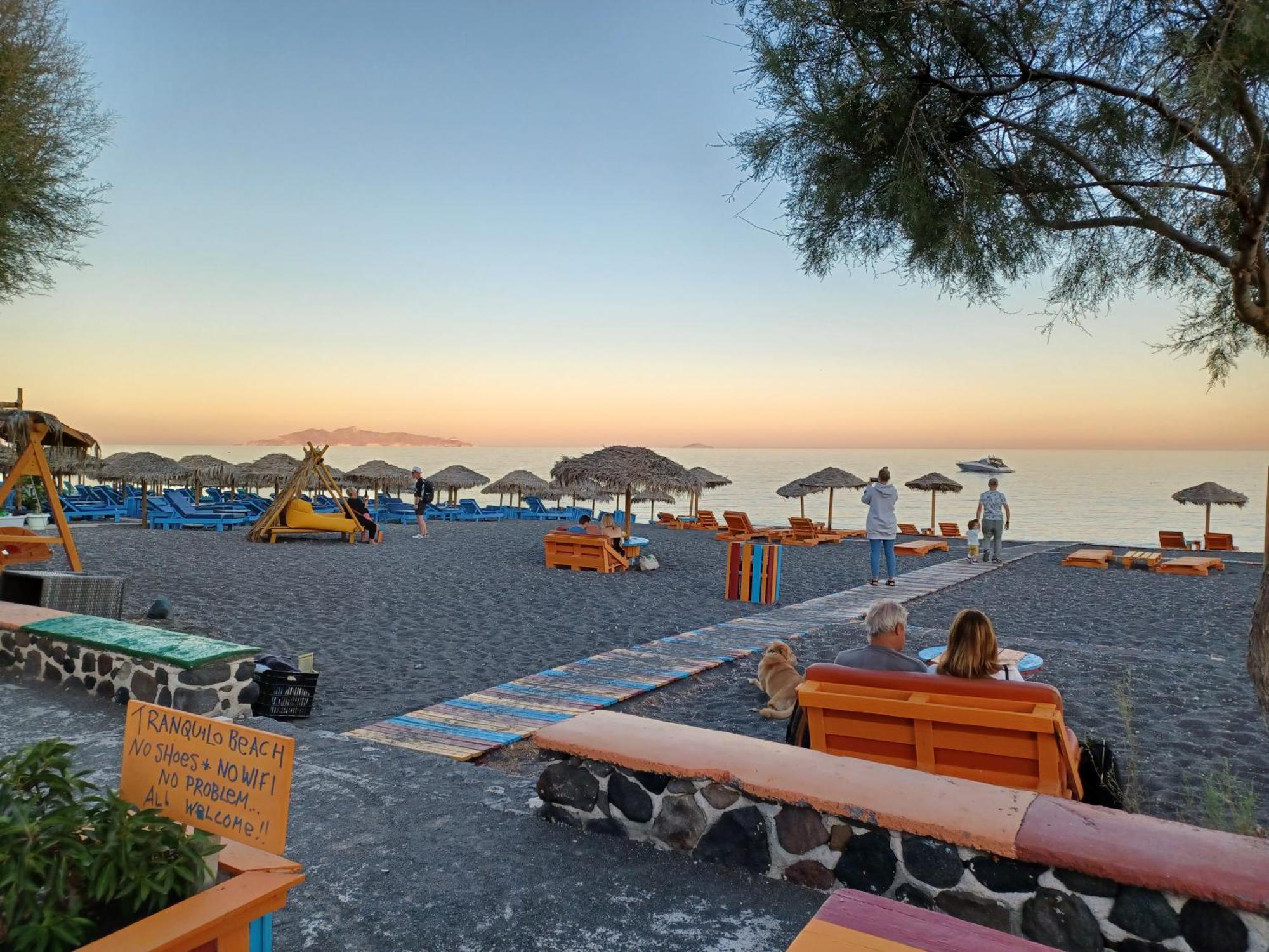 Located By The Sea One Beachfront Private Captain Lazaros Pool Villa With Loft In 750Sqm Spacious Private Plot-Jacuzzi-Sunrelax-Furnished Terace-Gazebo-Private Parking,Sleep 3 Adults And 2 Children, Just Steps From The Black Beach-Seaview 佩里萨 外观 照片