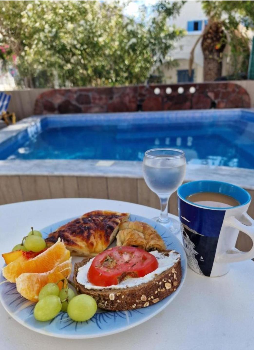 Located By The Sea One Beachfront Private Captain Lazaros Pool Villa With Loft In 750Sqm Spacious Private Plot-Jacuzzi-Sunrelax-Furnished Terace-Gazebo-Private Parking,Sleep 3 Adults And 2 Children, Just Steps From The Black Beach-Seaview 佩里萨 外观 照片
