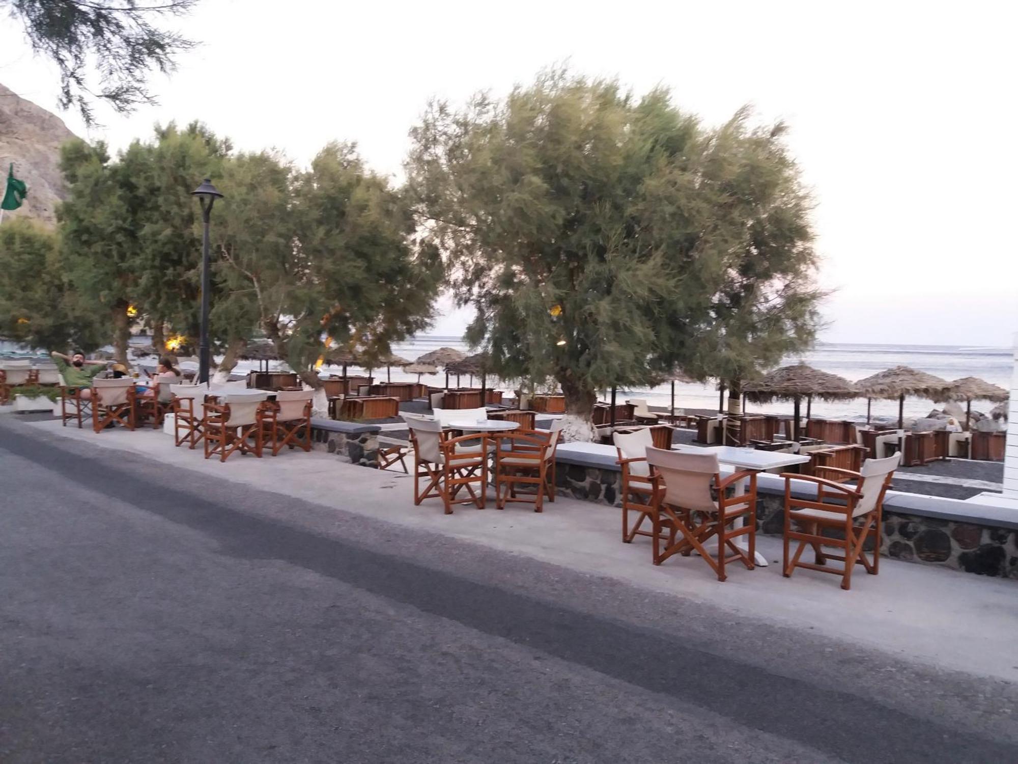 Located By The Sea One Beachfront Private Captain Lazaros Pool Villa With Loft In 750Sqm Spacious Private Plot-Jacuzzi-Sunrelax-Furnished Terace-Gazebo-Private Parking,Sleep 3 Adults And 2 Children, Just Steps From The Black Beach-Seaview 佩里萨 外观 照片